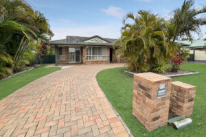 53 Moolyyir Street, Urangan, QLD 4655 AUS
