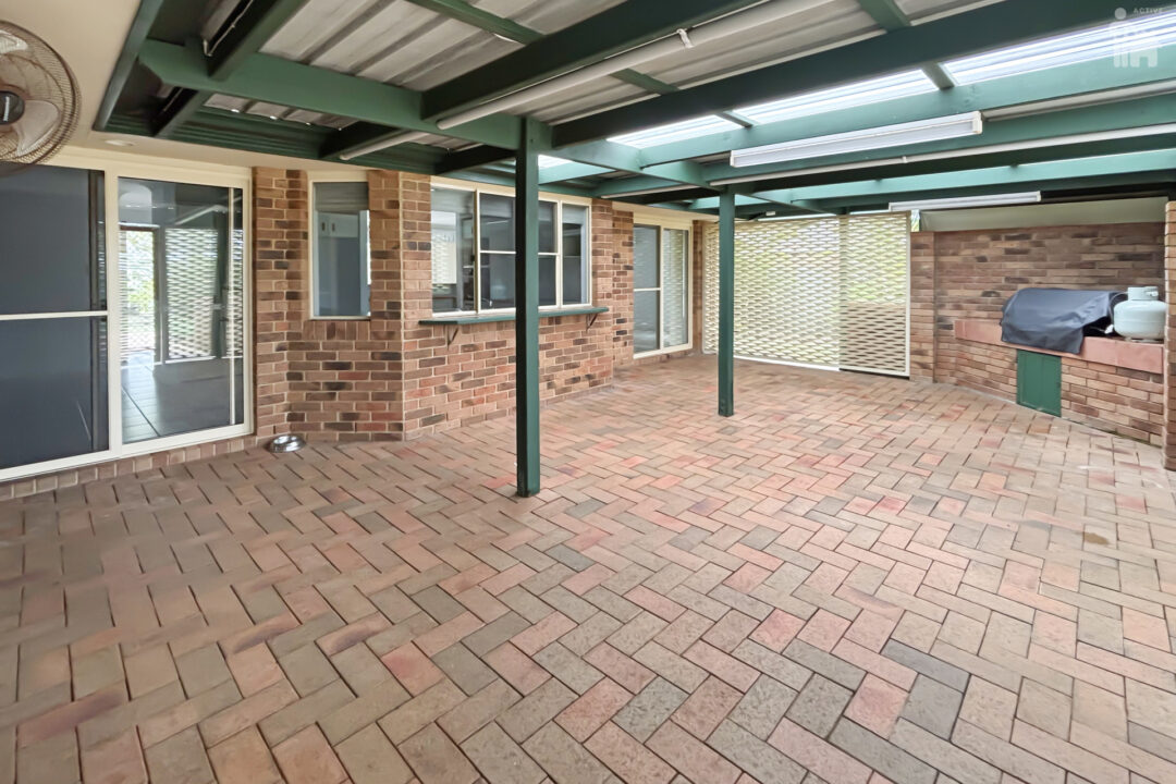 53 Moolyyir Street, Urangan, QLD 4655 AUS