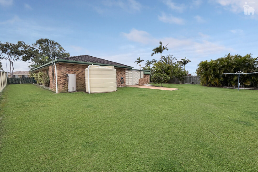 53 Moolyyir Street, Urangan, QLD 4655 AUS