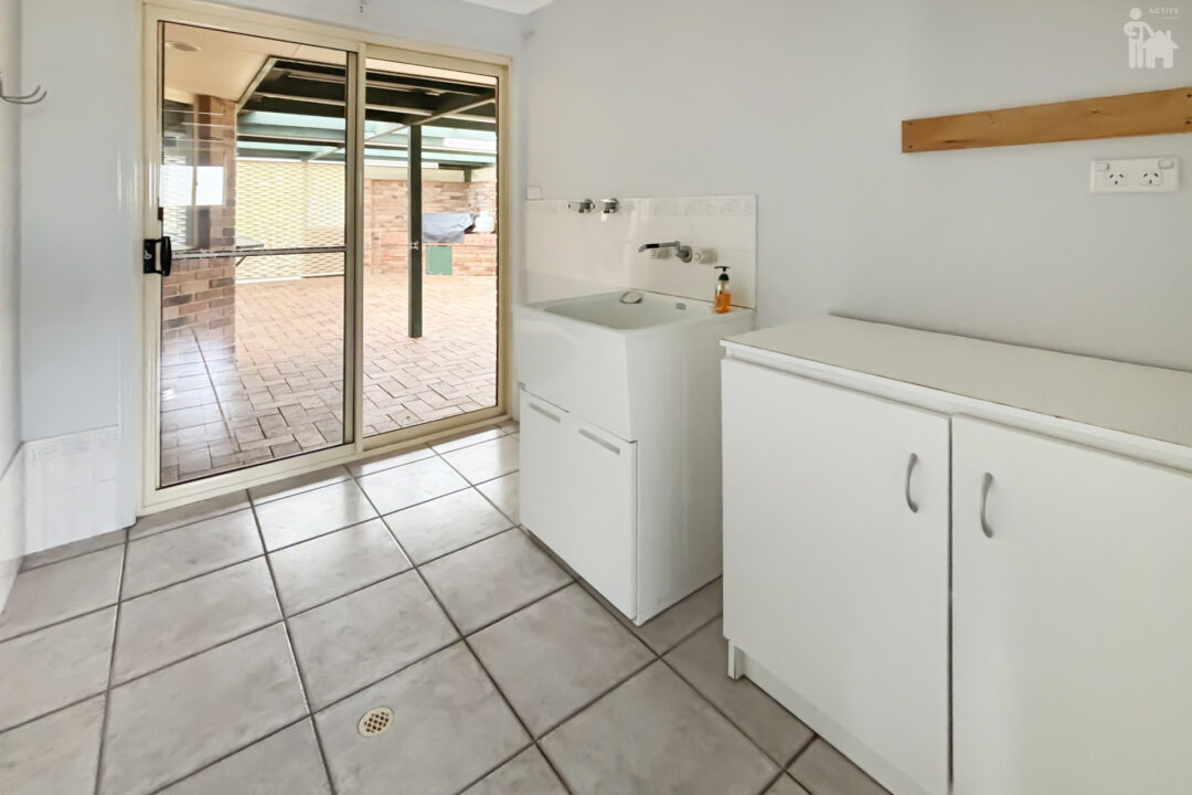 53 Moolyyir Street, Urangan, QLD 4655 AUS