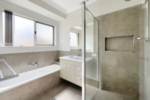 15 Eastminster Street, Eli Waters, QLD 4655 AUS