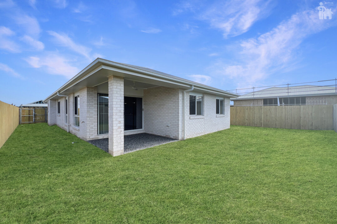 15 Eastminster Street, Eli Waters, QLD 4655 AUS