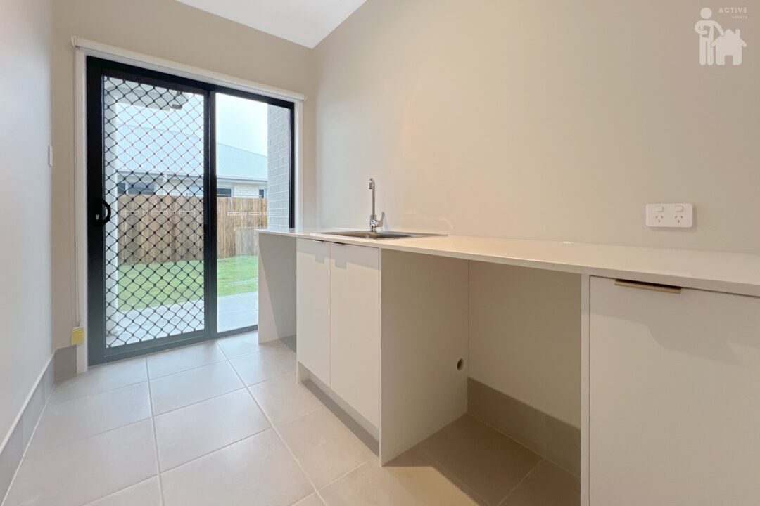 10 Cardamon Avenue, Nikenbah, QLD 4655 AUS