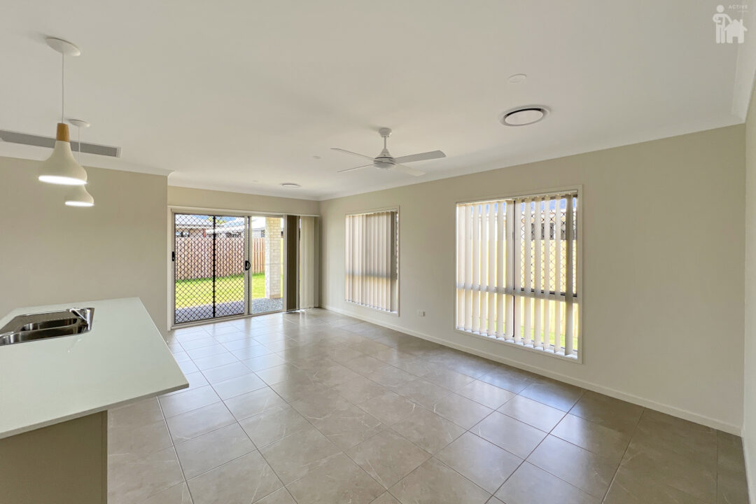 15 Eastminster Street, Eli Waters, QLD 4655 AUS