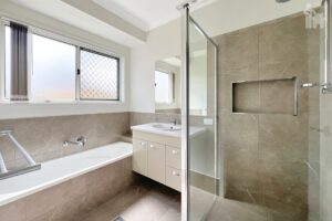 15 Eastminster Street, Eli Waters, QLD 4655 AUS