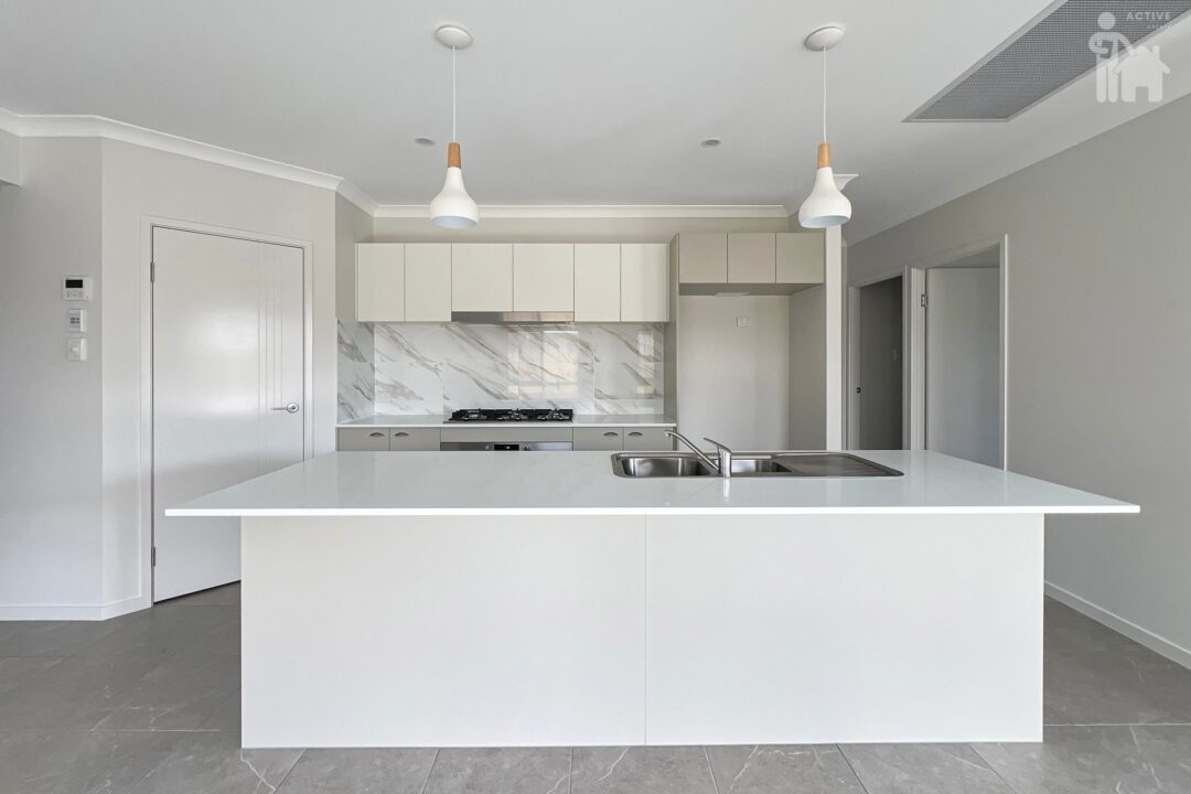 15 Eastminster Street, Eli Waters, QLD 4655 AUS