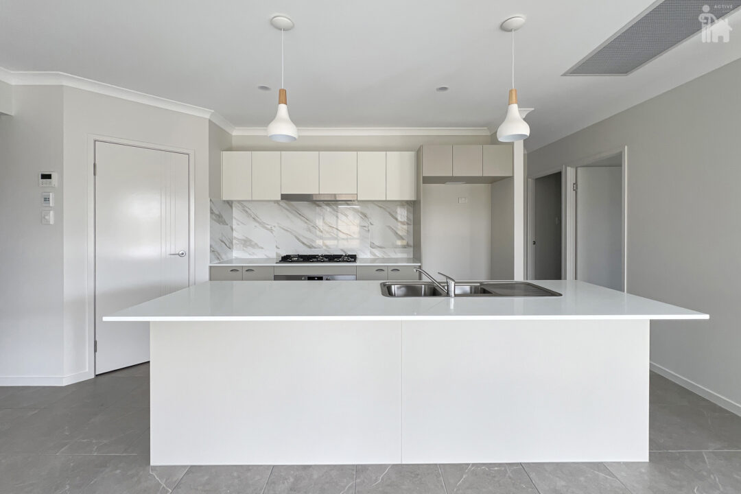 15 Eastminster Street, Eli Waters, QLD 4655 AUS