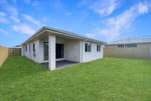 15 Eastminster Street, Eli Waters, QLD 4655 AUS