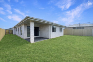 15 Eastminster Street, Eli Waters, QLD 4655 AUS